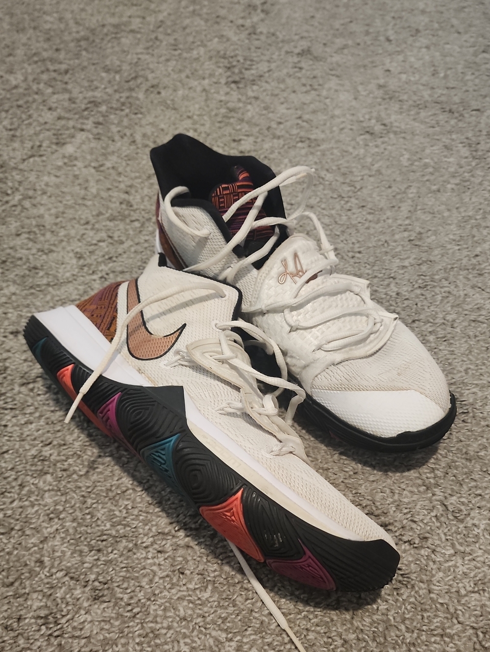 Nike Men's White Basketball Sneakers with Multicolor Sole Accents
